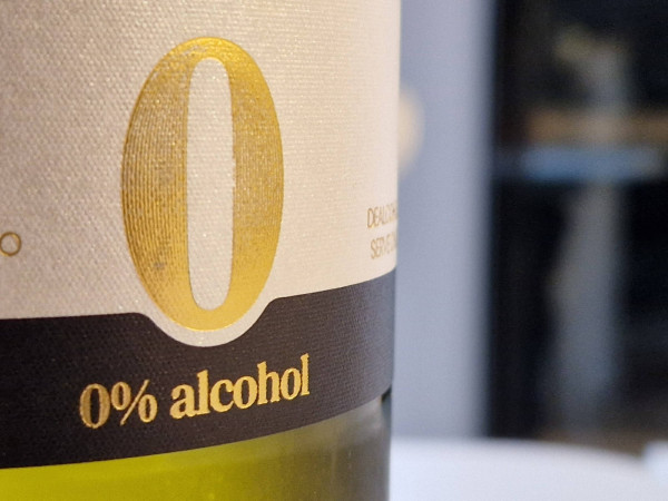 ein Weinlabel mit der Aufschrift 0 %