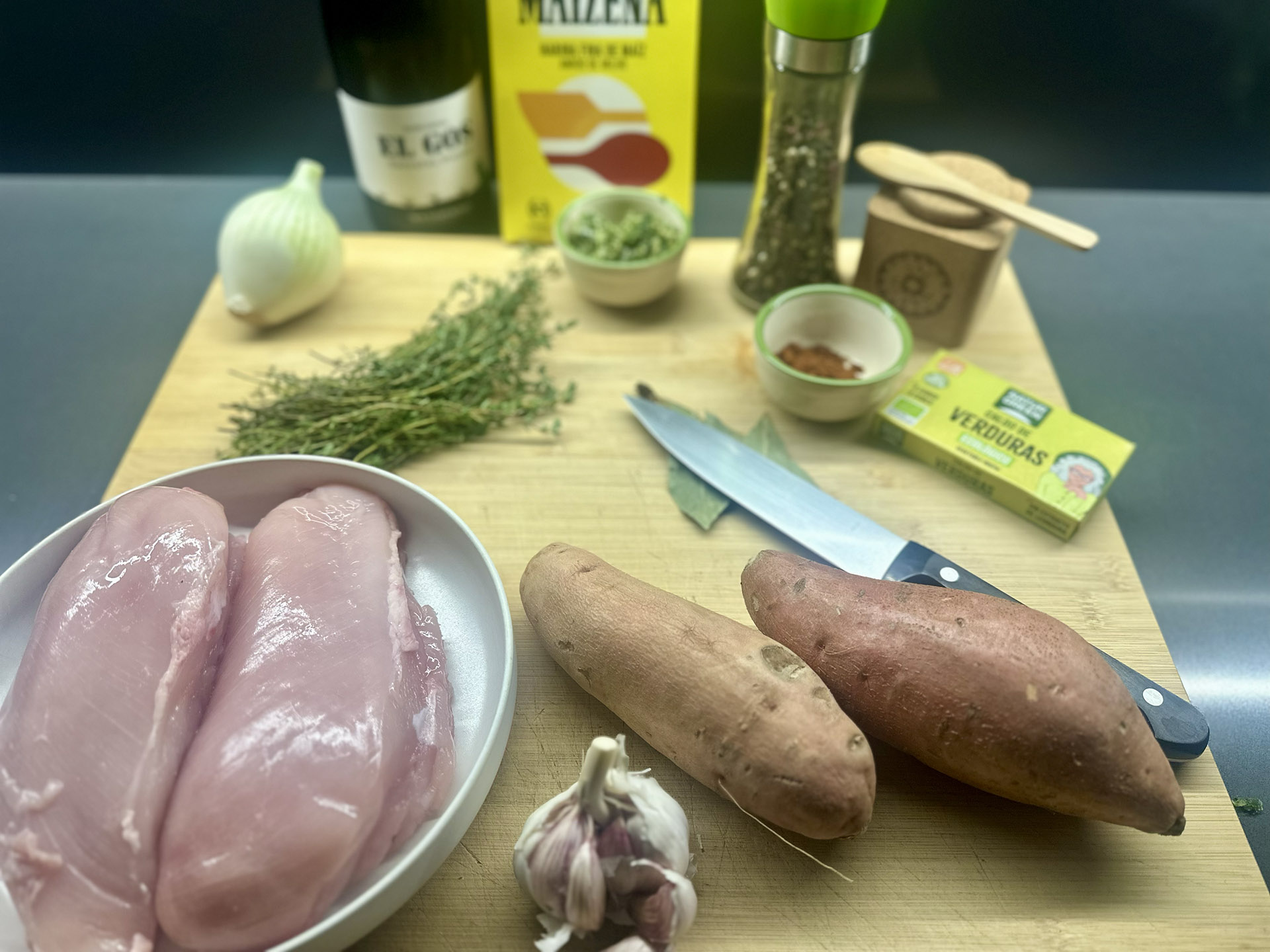 Zutaten für Hühnchen mit Knoblauch