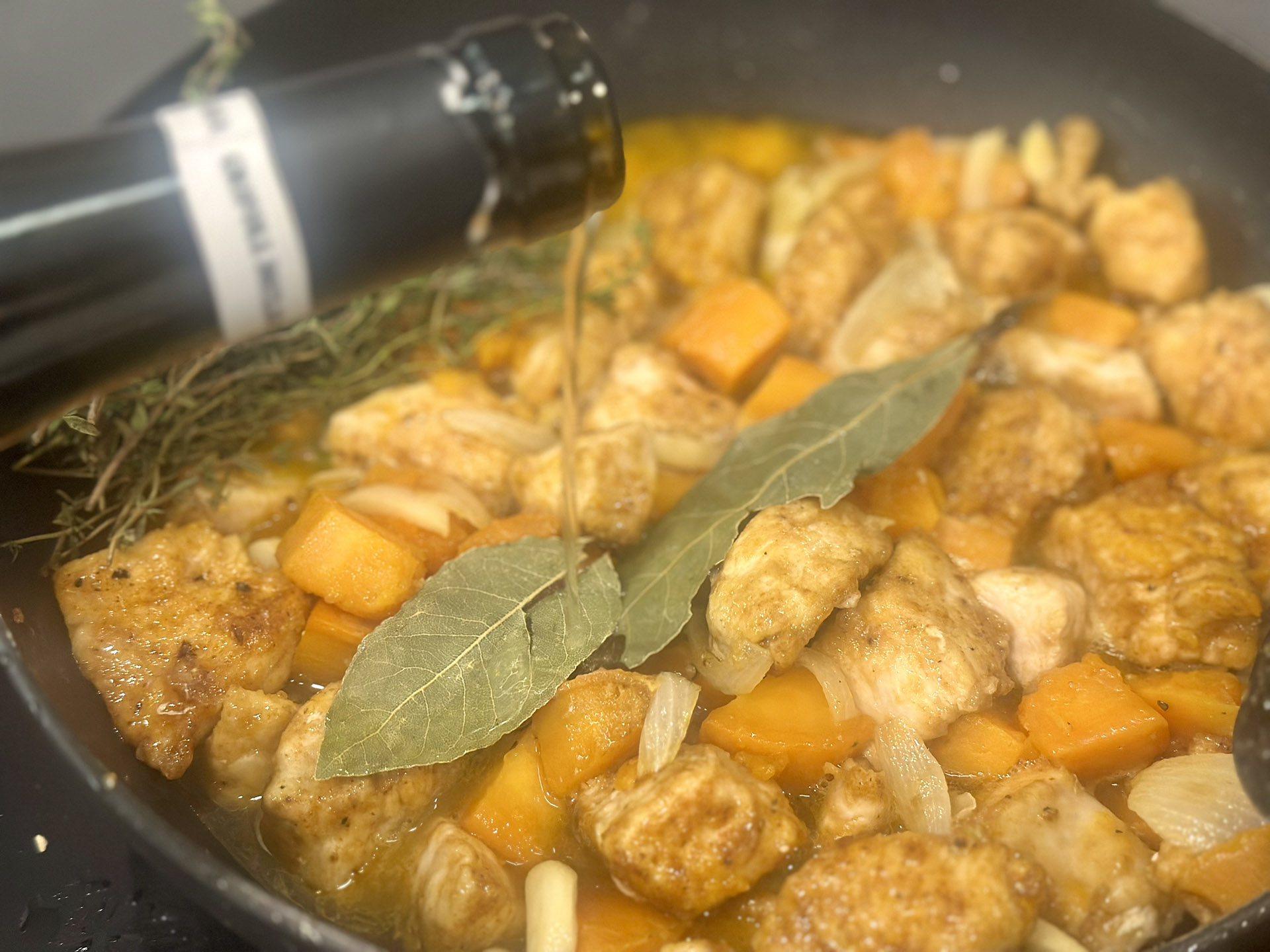 TodoVino | Einfaches Pollo al Ajillo Rezept auf Deutsch TodoVino | Einfaches Pollo al Ajillo Rezept auf Deutsch