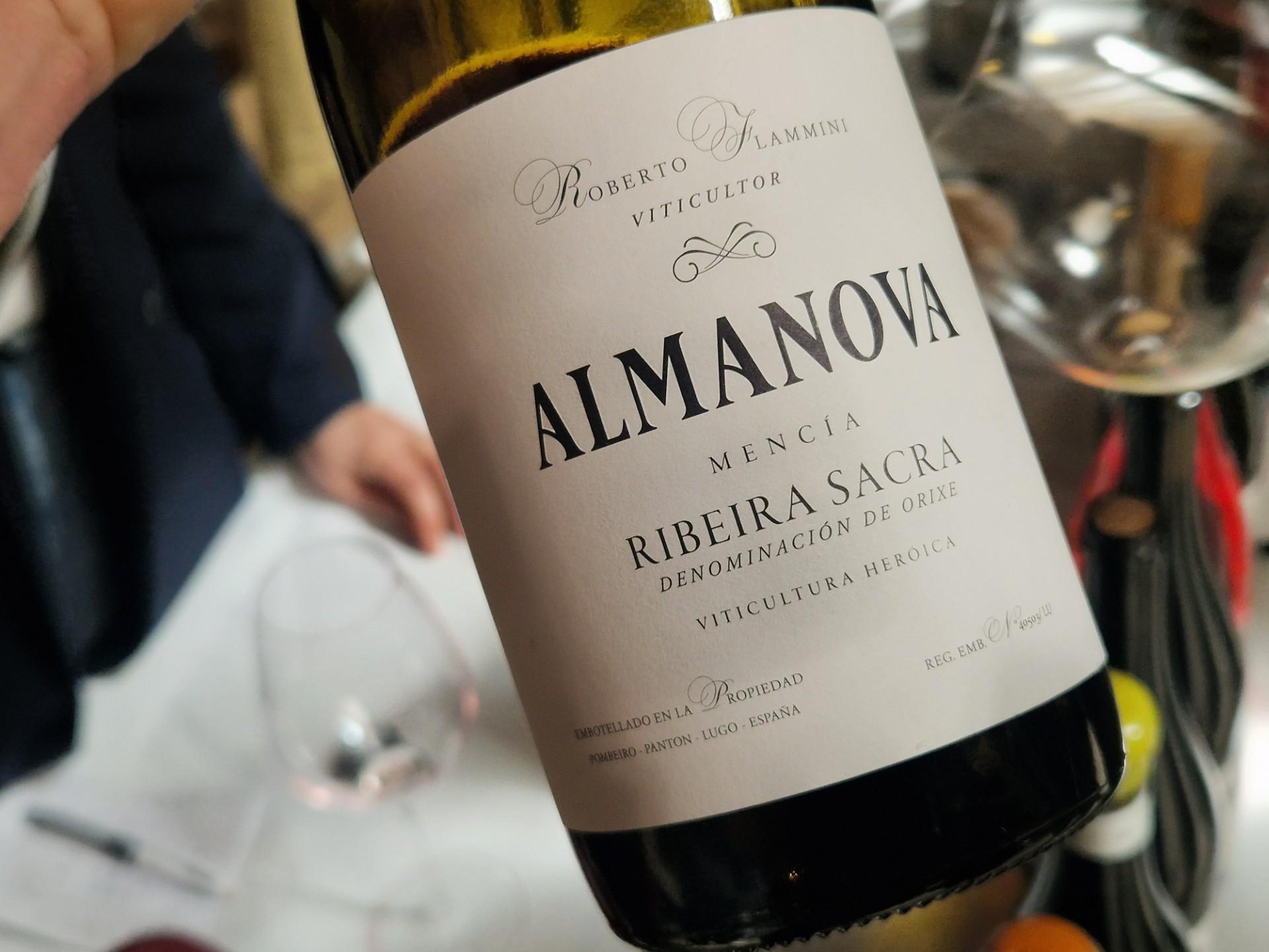 Etikett einer Flasche Rotwein