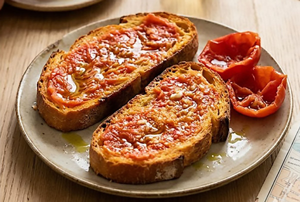 Pan con Tomate