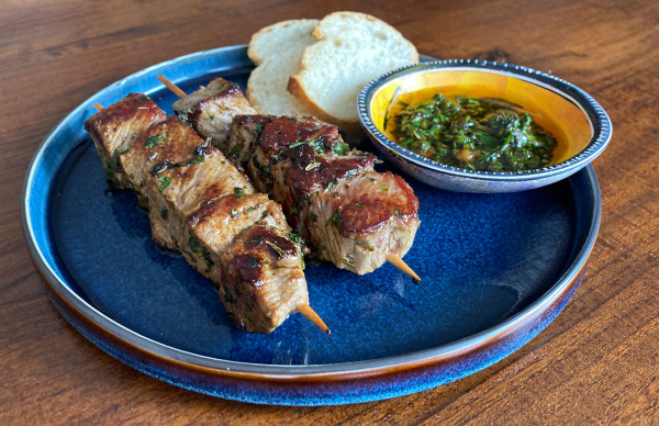 Lammspiesse angerichtet auf Teller