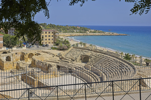 altes römisches Amphitheater mit Zaun davor