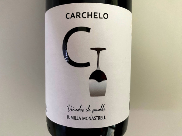 Eine Flasche Rotwein