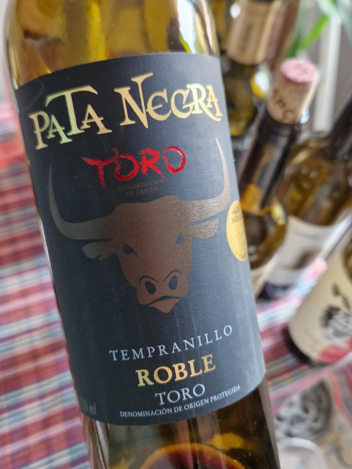 Weinlabel mit einem Stier
